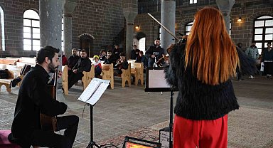 Diyarbakır'da asırlık kilisede klasik müzik konseri