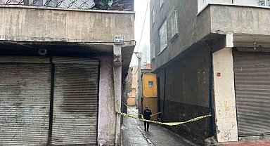 Diyarbakır'da çıkan ev yangınında baba feci şekilde öldü, oğlu dumandan zehirlendi