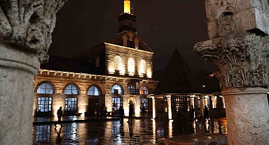 Diyarbakır'da Regaip Kandili dualarla idrak edildi