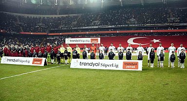Dolmabahçe'de şehitler unutulmadı