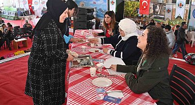 Domates temalı yemek yarışmasında birincilik için hünerlerini sergilediler