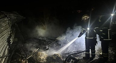 Dörtyol'da yanan baraka kullanılmaz hale geldi