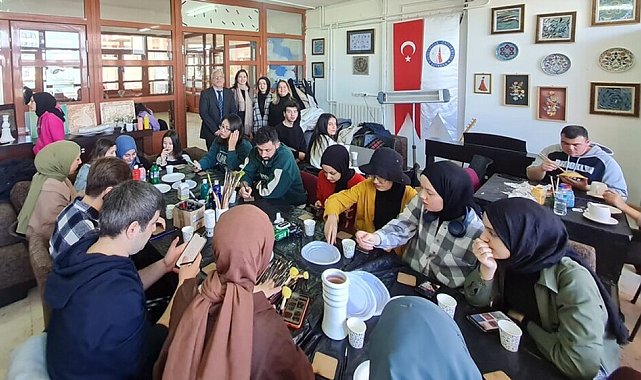 DPÜ KSBMYO öğrencileri engelsiz hobi atölyesinde