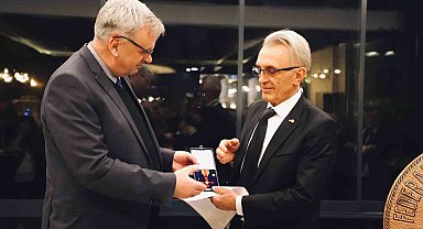 Dr. İhsan Alioğlu'na Almanya Federal Cumhuriyeti Liyakat Nişanı verildi