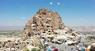 Dünyanın en büyük doğal gökdeleni 300 bin ziyaretçi ağırladı