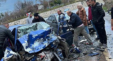 Düzce'de iki otomobil kafa kafaya çarpıştı: 1 ölü, 3 yaralı