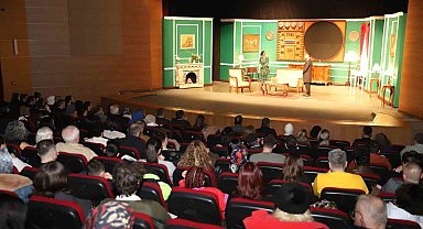 Düzce'de Şehir Tiyatroları 'perde' dedi