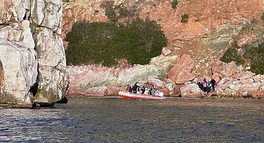 Düzensiz göçmenleri Yunan adası diyerek Çiftlik koyuna terk ettiler
