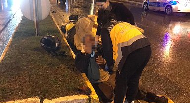 Edirne'de motosiklet "çek çek arabası"na çarptı: Karton toplayıcısı yaralandı