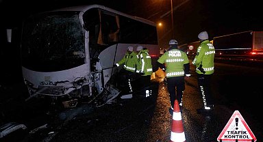 Edirne'de polis servis aracı ile otobüs çarpıştı: 10'u polis 11 yaralı