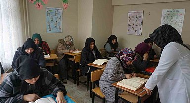 Edirneli kursiyerler şehitler için hatim okudu