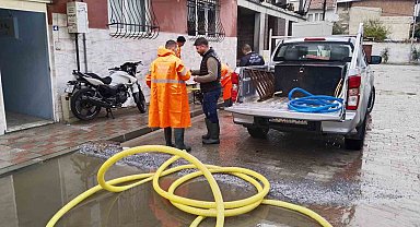 Efeler Belediyesi, yağıştan mağdur olan vatandaşlar için seferber oldu