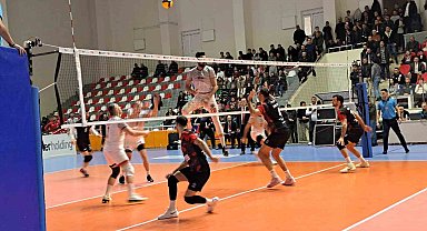 Efeler Ligi: TÜRŞAD: 3 - Spor Toto SK: 1