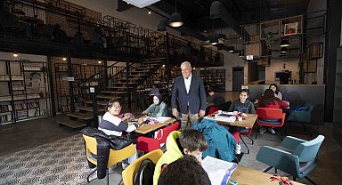 Efeler'de kitap kafeler gençlerin ikinci evi oldu