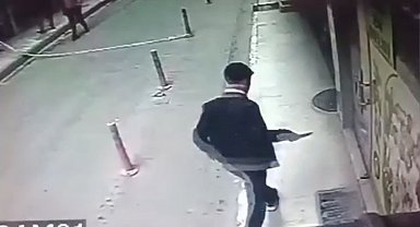 Elazığ'da bir şahıs tartıştığı kişiyi bıçaklayıp kaçtı: O anlar kamerada