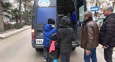 Elazığ'da dilenci operasyonu: Zabıtayı görünce çil yavrusu gibi dağıldılar