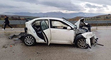 Elazığ'da iki araç çarpıştı: 4 yaralı