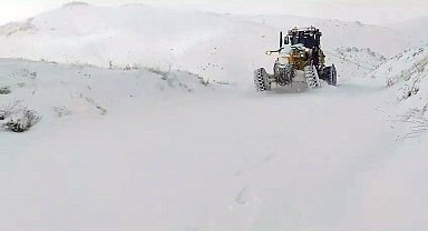 Elazığ'da kapanan 465 köy yolu için çalışmalar sürüyor