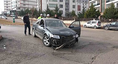 Elazığ'da otomobil ile motosiklet çarpıştı: 2 yaralı