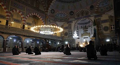 Elazığ'da Regaip Kandili'nde camiler doldu