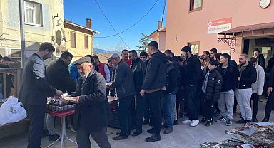 Elim bir kaza sonrası hayatını kaybeden gencin ikinci ölüm yıldönümünü de arkadaşları unutmadı