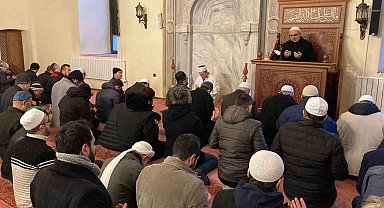 Eller şehitler için semaya kalktı