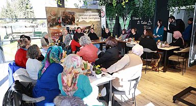 Emektar öğretmenler yıllar sonra yeniden buluştu