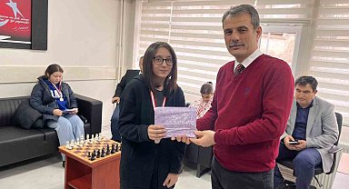 Emet'te afiş yarışmalarında dereceye giren öğrenciler ödüllendirildi