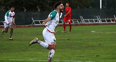 Enes Nalbantoğlu atıyor, Karşıyaka kazanıyor