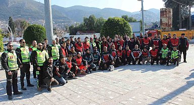 Enkaz kentte motorculardan birlik mesajı