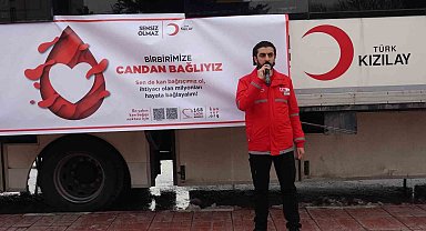 Erciş'te vatandaşlar "Birbirimize Candan Bağlıyız" kampanyasına bağış yaptı