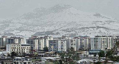 Ergani kar yağışı sonrası beyaza büründü