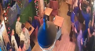 Erkekler durdu, kadınlar kavgaya tutuştu