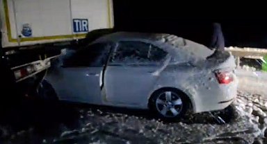 Erzincan'da kar, tipi kazaları beraberinde getirdi: 2 yaralı