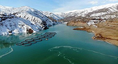 Erzincan'daki Göyne Sulama Barajı buzla kaplandı