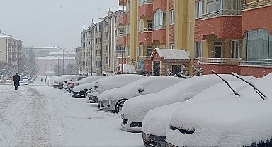 Erzurum'da kar kalınlığı 40 santimetreye ulaştı