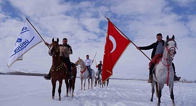Erzurum'da kar üzerinde cirit keyfi