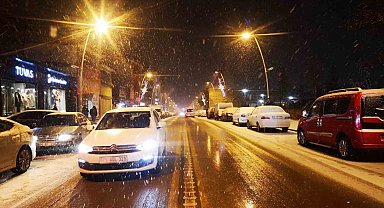 Erzurum'da kar yağışı etkili oluyor