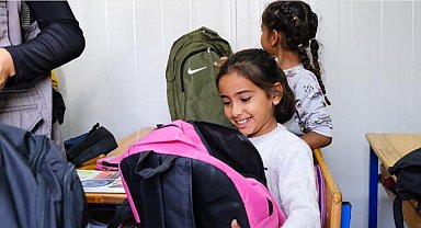 Erzurumlu iş insanından depremzede öğrencilere yardım