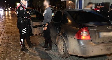 Eş zamanlı uygulamada 23 aranan şahıs yakalanarak, 130 araca cezai işlem uygulandı