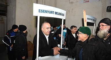 Esenyurt Belediyesi'nden vatandaşlara kandil simidi ikramı