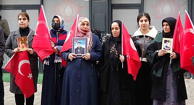 Evlat nöbetindeki anne: "Çocuklarımızı kaybettiğimiz HDP kapısında istiyoruz"