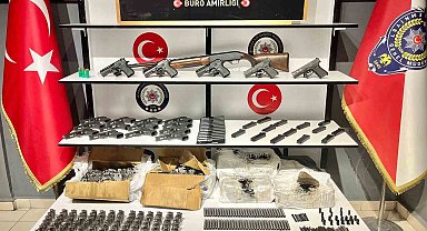 Evlerinde silah üreten kardeşlere Seyhan polisinden darbe