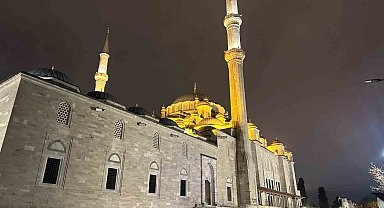 Camide İmam ve bir vatandaş bıçaklandı hayati tehlikesi sürüyor