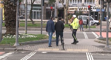 Fatih'te yayalara kırmızı ışık denetimi: 11 kişiye toplam 7 bin 590 lira değerinde ceza yazıldı