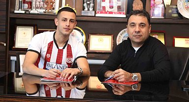 Fenerbahçe, Bartuğ Elmaz'ı Sivasspor'a kiraladı