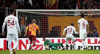 Fernando Muslera penaltı kurtardı