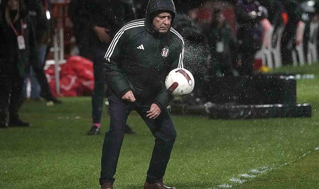 Fernando Santos ilk mağlubiyetini aldı