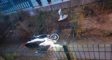Fethiye'de otomobille motosikletler çarpıştı: 3 yaralı