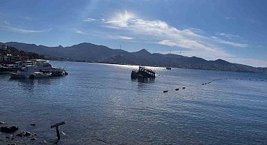 Fırtına ahşap tekneyi alabora etti